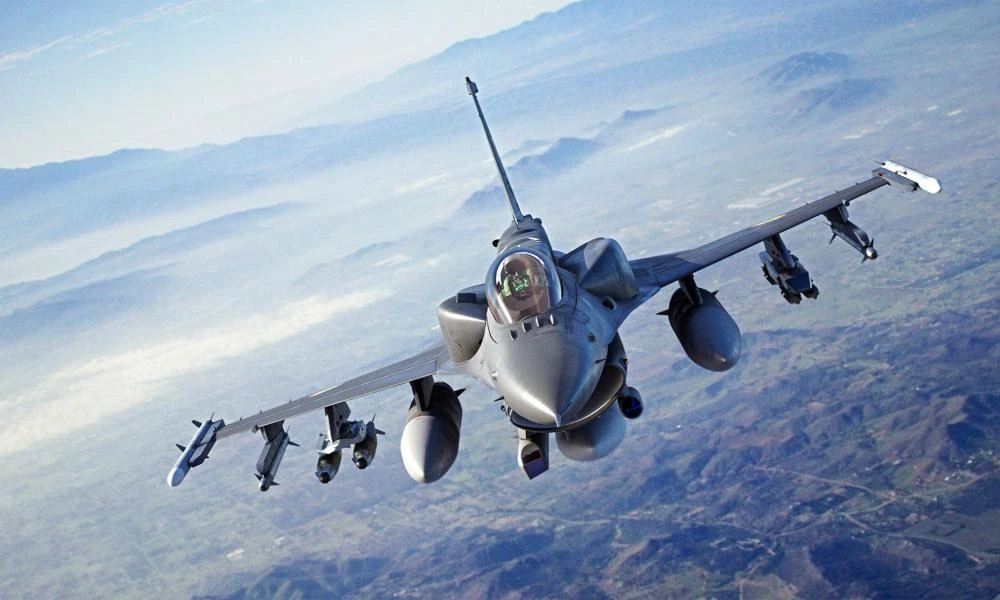 Τρόμος στην Δανία: Αμερικανικά μαχητικά F-16 πέταξαν πάνω από την Γροιλανδία